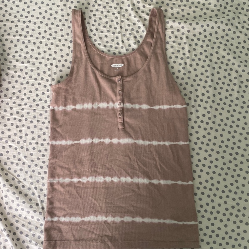 I am selling a old navy shirt. It is a medium